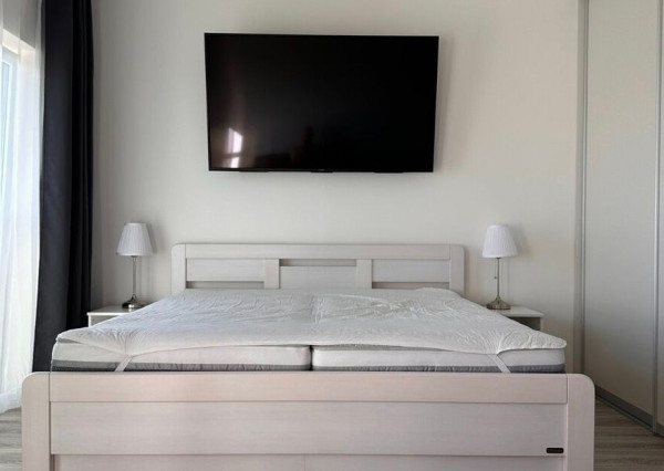 Na prenájom kompletne zariadený a klimatizovaný 1-izbový byt s balkónom, Bratislava V TOP