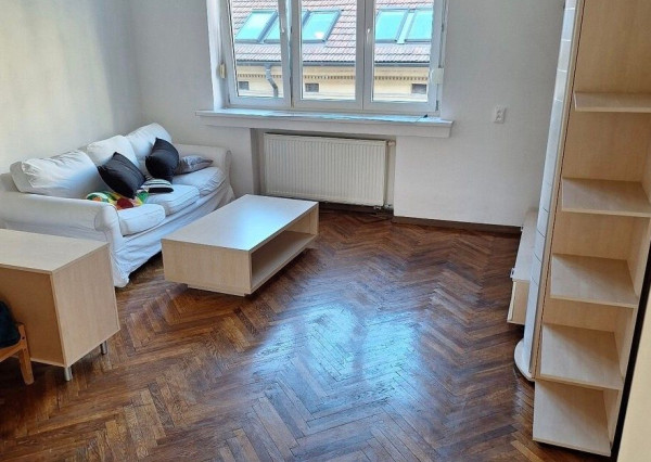 Na prenájom veľký 2-izbový byt na Kúpeľnej ulici, Bratislava I TOP