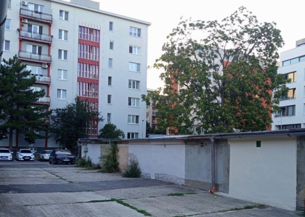 Na predaj murovaná radová garáž na Haburskej ulici v Bratislave