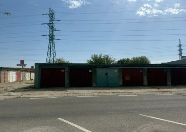 Samostatná garáž s elektrinou na predaj - Ružinov