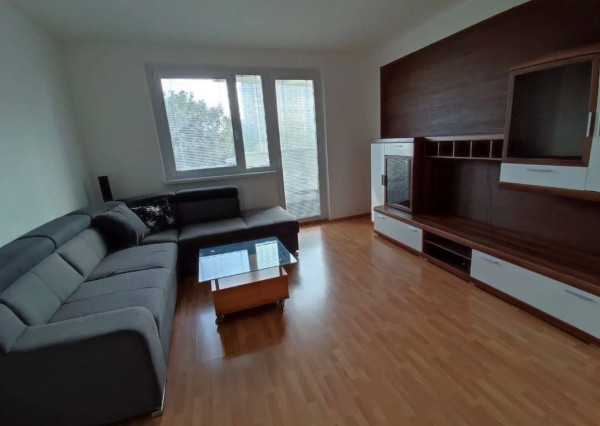 Na prenájom priestranný 3-izbový byt s celkovou výmerou 70 m² vrátane balkóna, BA IV TOP
