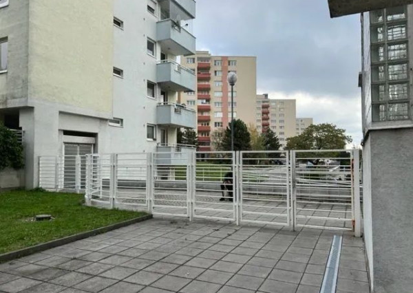 Na prenájom veľký, svetlý a kompletne zariadený 2-izbový byt, BA III TOP