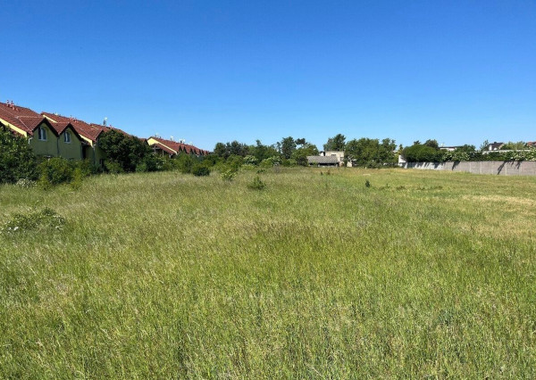 Developerský pozemok v Miloslavove na predaj – 4 205 m² 