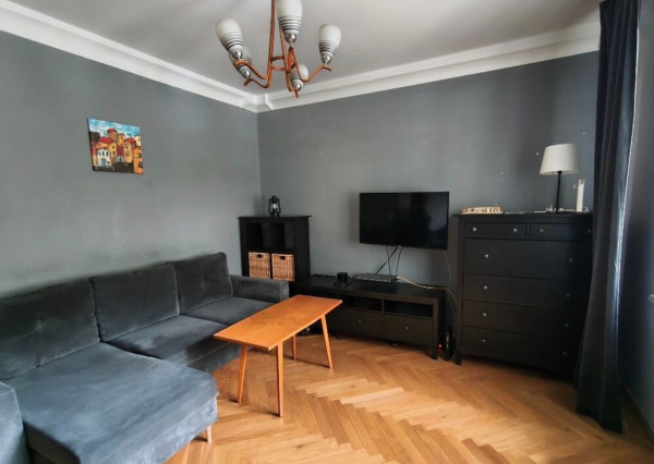 Na prenájom 1-izbový byt s výmerou 43 m2, situovaný na vyvýšenom prízemí, BA II TOP