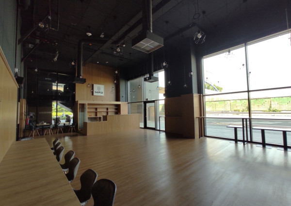 Obchodné priestory vhodné na showroom, EINPARK, Einsteinova-Petržalka