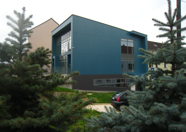 Obchodný/kancelársky priestor na prízemí, 111 m² + 4x PARKING, Smrečianska-BAIII