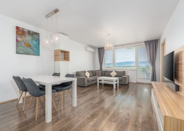 Na predaj 3 izbový byt s balkónom v obci Slovenský Grob 