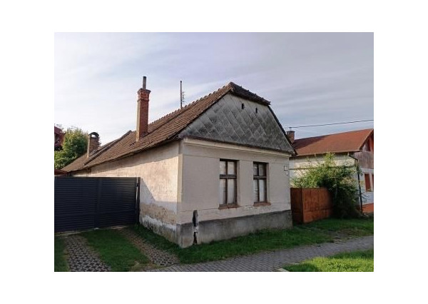 Na predaj starší 5-izbový rodinný dom v obci Jablonica, okres Senica TOP