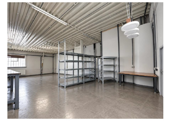 NA PRENÁJOM  – Multifunkčný obchodno skladový priestor s chladiacim boxom  (140 m²)