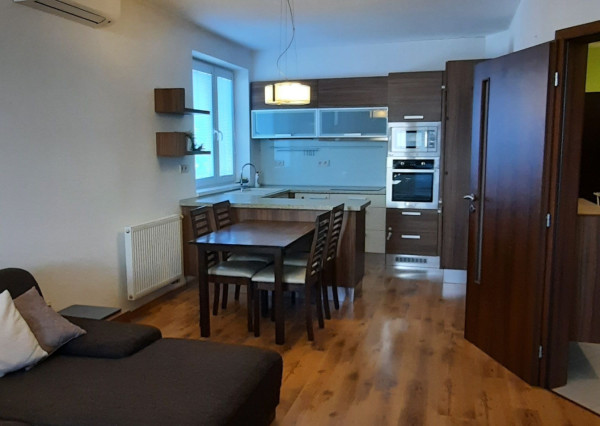 3-izbový byt s parkovaním na prenájom