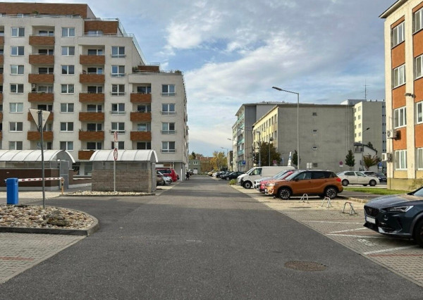 Na predaj vonkajšie parkovacie státie na Nobelovej ulici v Bratislave 