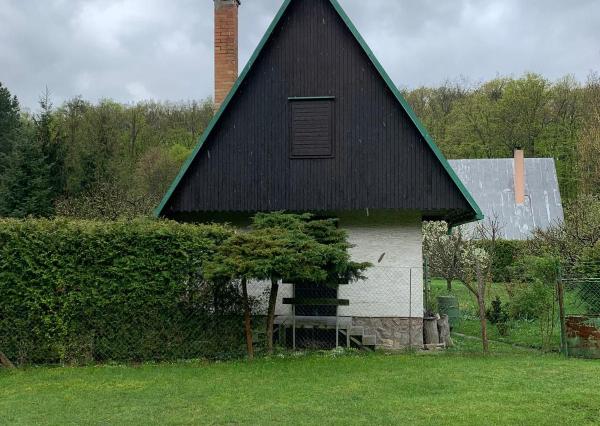 Murovaná záhradná chata s pozemkom 400 m² – Modra, Folegrunty
