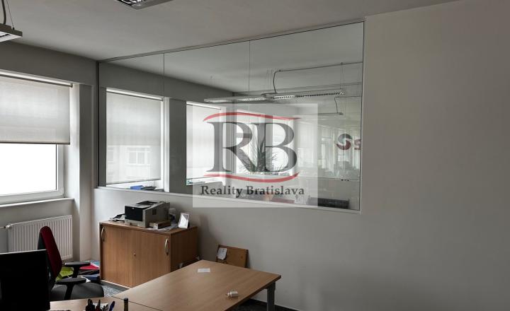 Celok kancelárií v blízkosti Klientskeho centra, Trnavská cesta, 310m2 - fotografia 3