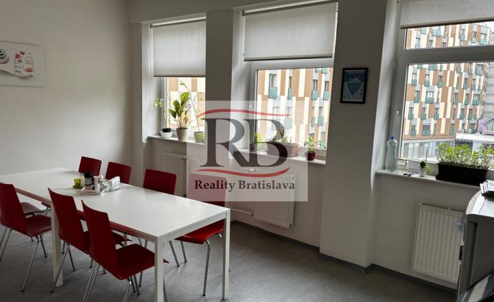 Celok kancelárií v blízkosti Klientskeho centra, Trnavská cesta, 310m2 - fotografia 4