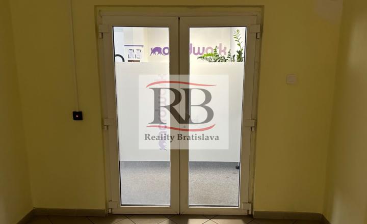 Celok kancelárií v blízkosti Klientskeho centra, Trnavská cesta, 310m2 - fotografia 8