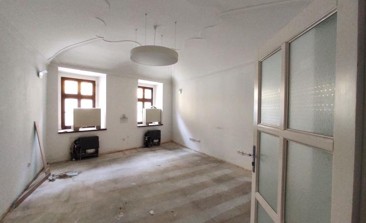 Priestor na prízemí, s vlastným vstupom 79,15m2 v centre na Panenskej ulici - Staré Mesto