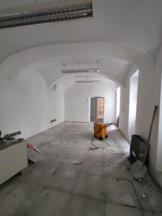 Priestor na prízemí, s vlastným vstupom 79,15m2 v centre na Panenskej ulici - Staré Mesto - fotografia 2