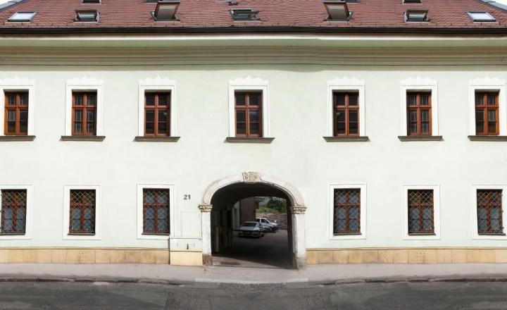 Priestor na prízemí, s vlastným vstupom 79,15m2 v centre na Panenskej ulici - Staré Mesto - fotografia 4
