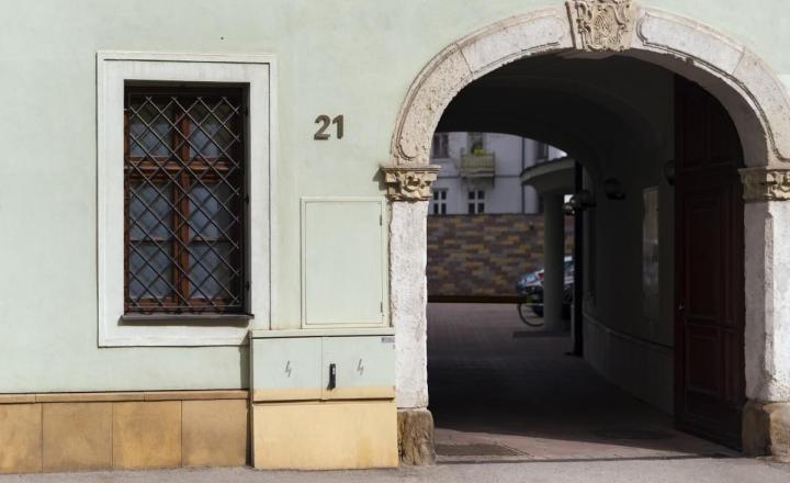 Priestor na prízemí, s vlastným vstupom 79,15m2 v centre na Panenskej ulici - Staré Mesto - fotografia 8