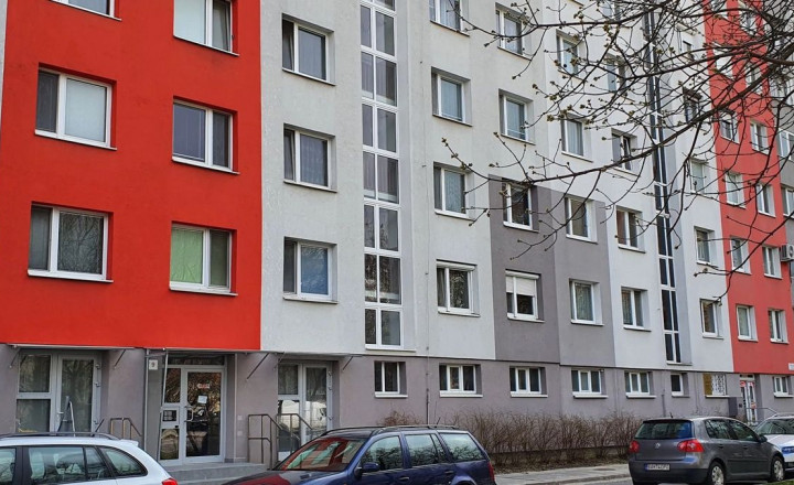 3-izbový byt s nepriechodnými izbami a lodžiou – Furdekova, Petržalka - fotografia 14