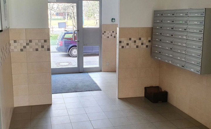 3-izbový byt s nepriechodnými izbami a lodžiou – Furdekova, Petržalka - fotografia 15