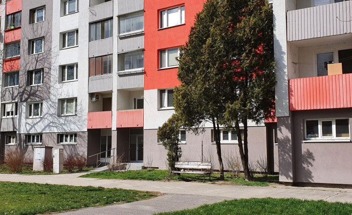 3-izbový byt s nepriechodnými izbami a lodžiou – Furdekova, Petržalka - fotografia 16