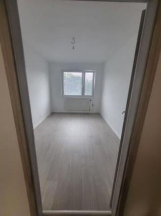 Zrekonštruovaný 3-izbový byt s lodžiou na predaj – Petržalka, Bzovícka ulica - fotografia 3