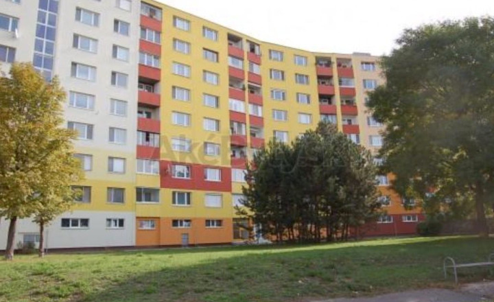 Zrekonštruovaný 3-izbový byt s lodžiou na predaj – Petržalka, Bzovícka ulica - fotografia 15
