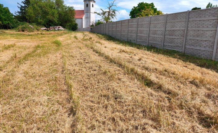 Pozemok na predaj - Baka - fotografia 1