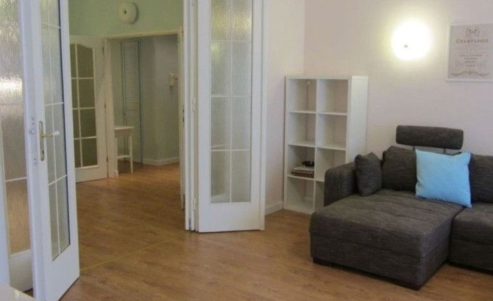 Priestranný 4+1 byt (110 m²) s dvoma balkónmi a 3-metrovými stropmi v srdci Starého Mesta