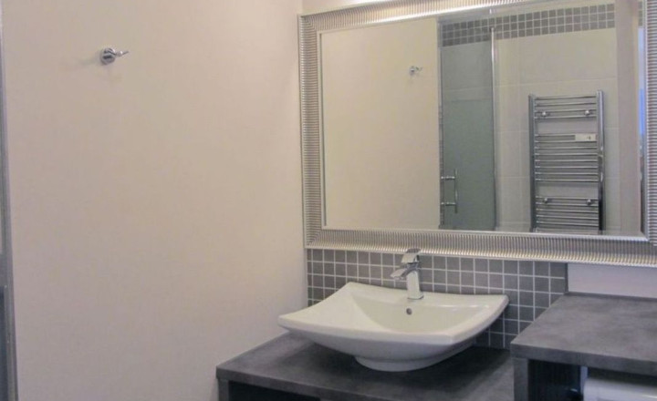 Priestranný 4+1 byt (110 m²) s dvoma balkónmi a 3-metrovými stropmi v srdci Starého Mesta - fotografia 11