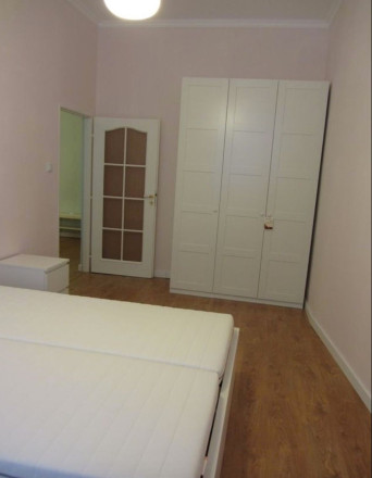 Priestranný 4+1 byt (110 m²) s dvoma balkónmi a 3-metrovými stropmi v srdci Starého Mesta - fotografia 16