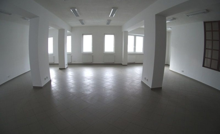 Obchodné a kancelárske priestory v centre Nitry, pešia zóna - fotografia 5