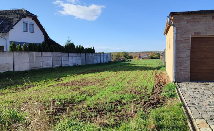 EXKLUZÍVNE – stavebný pozemok 700m2, Zvončín TOP