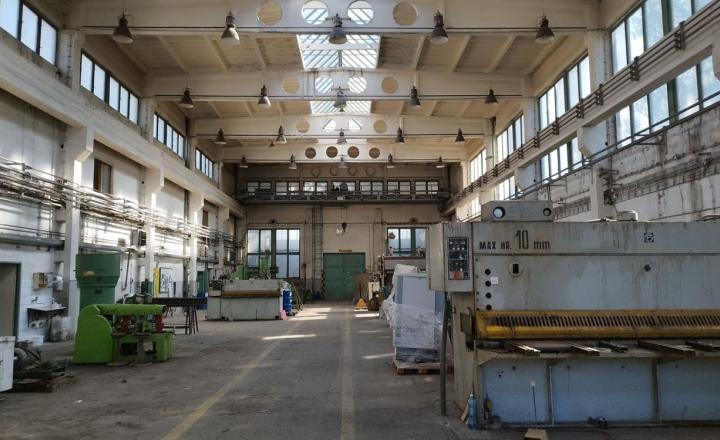 Predaj: Výrobná hala s kompletným zázemím v monitorovanom areáli Chemolak