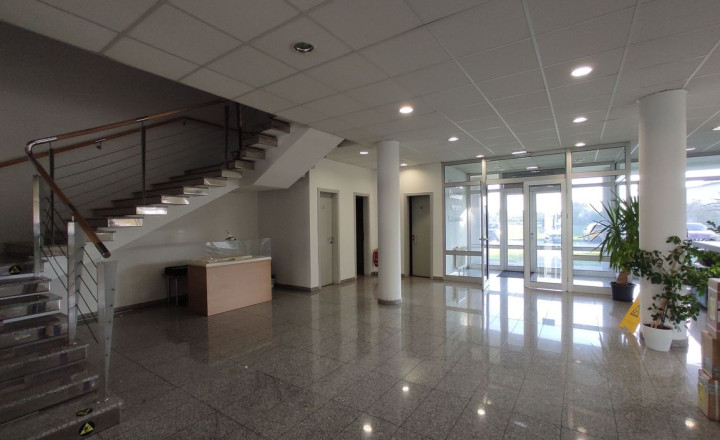 735m2 administratívna budova s možnosťou skladu na prenájom, DUNAJSKA STREDA