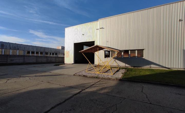2.500m2 skladovo-výrobná hala s možnosťou administratívy na prenájom, DUNAJSKA STREDA - fotografia 2