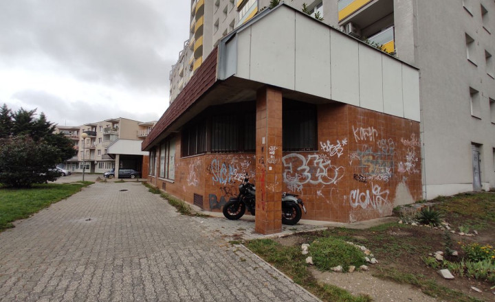 Obchodné priestory na námestí Dlhé Diely, Karlová Ves - fotografia 2