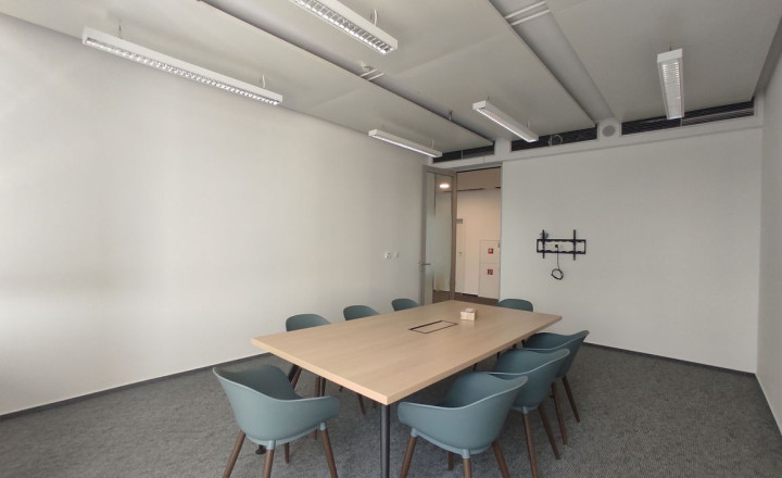 308m2 zariadený kancelársky celok vysokého štandardu s neobmedzeným parkovaním, POLUS/VIVO Tower