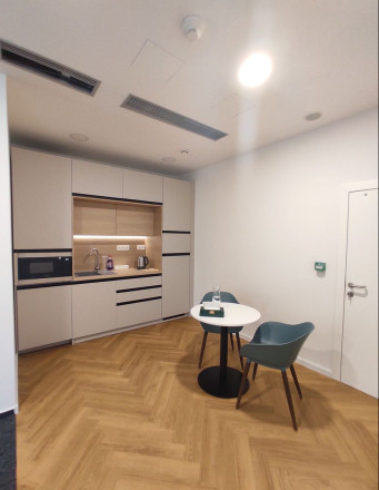 308m2 zariadený kancelársky celok vysokého štandardu s neobmedzeným parkovaním, POLUS/VIVO Tower - fotografia 11