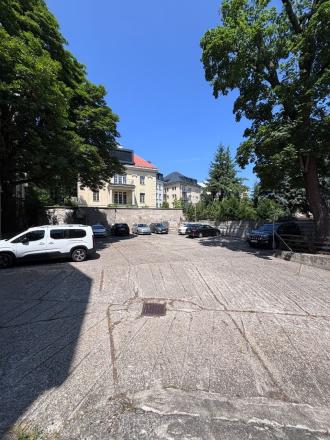 Uzavretý admin. celok v krásnej historickej budove, 155m2, 2 parkovacie miesta - fotografia 4