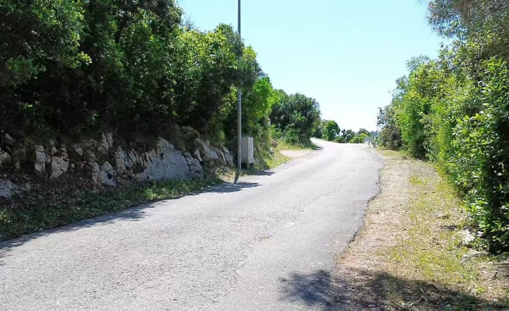 Investičná príležitosť na juhu Korčule – pozemok pri pláži - fotografia 1
