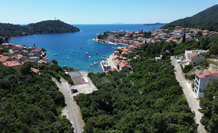 Investičná príležitosť na juhu Korčule – pozemok pri pláži - fotografia 4