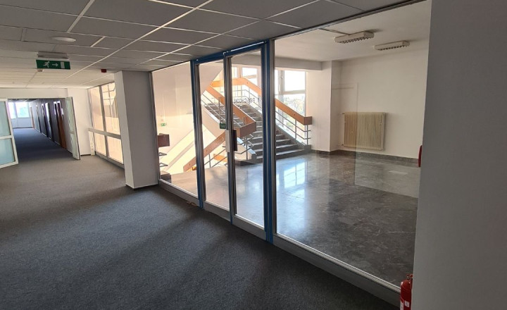 Na prenájom - Kancelársky priestor 36m2, ul.  Bárdošova, Bratislava III - fotografia 1