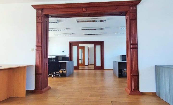 Na prenájom – Kancelárske a obchodné priestory, Biskupická, Bratislava II - fotografia 1