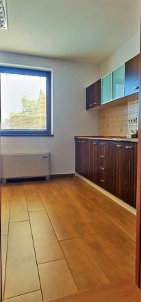Na prenájom – Kancelárske a obchodné priestory, Biskupická, Bratislava II - fotografia 3