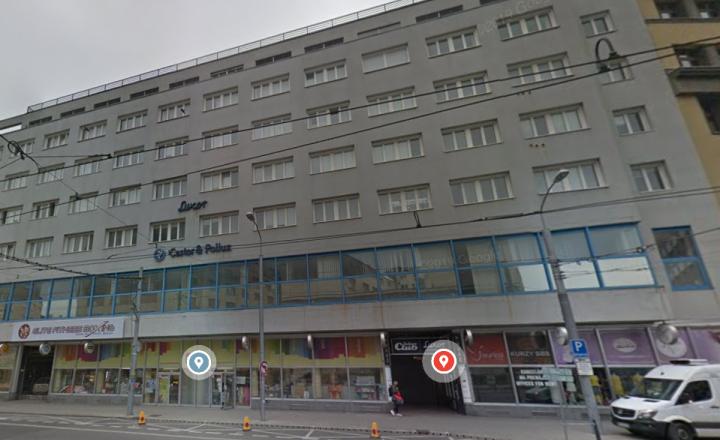 Obchodný priestor s veľkými výkladmi v centre STARÉHO MESTA, Štúrova-Bratislava I