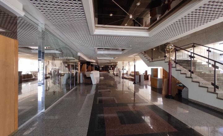 Kongresová sála, lobby, kuchyňa, jedáleň a príslušenstvo, ex Holiday Inn, 3.000m2
