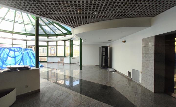 Kongresová sála, lobby, kuchyňa, jedáleň a príslušenstvo, ex Holiday Inn, 3.000m2 - fotografia 5