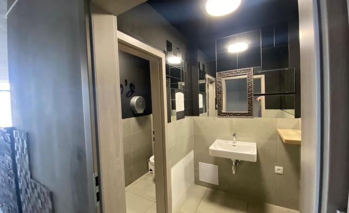 Novostavba obchodného priestoru 119,1 m2  v Petržalke na prenájom - fotografia 3